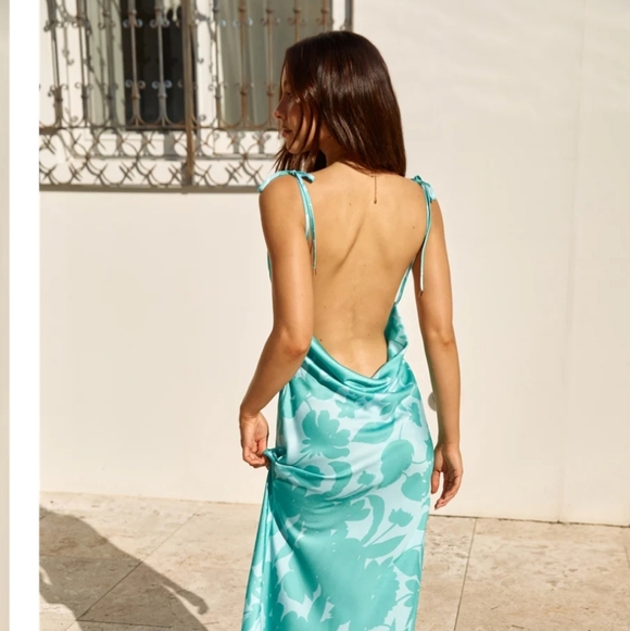 Fortunate One Sweet Autumn Leaves Satin Halter Maxi Dress Sage Size L NWT - Picture 7 of 16